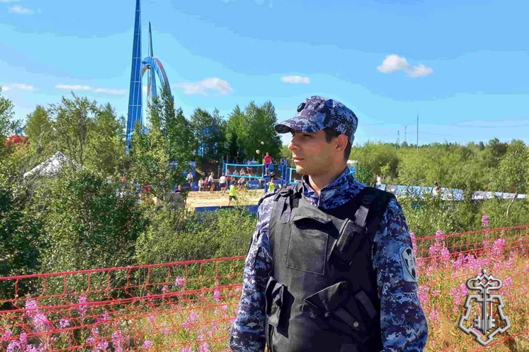 РОСГВАРДИЯ ОБЕСПЕЧИЛА БЕЗОПАСНОСТЬ ВО ВРЕМЯ ПРОВЕДЕНИЯ УНИКАЛЬНОГО ТУРНИРА ПО ПЛЯЖНОМУ ВОЛЕЙБОЛУ НА ЯМАЛЕ