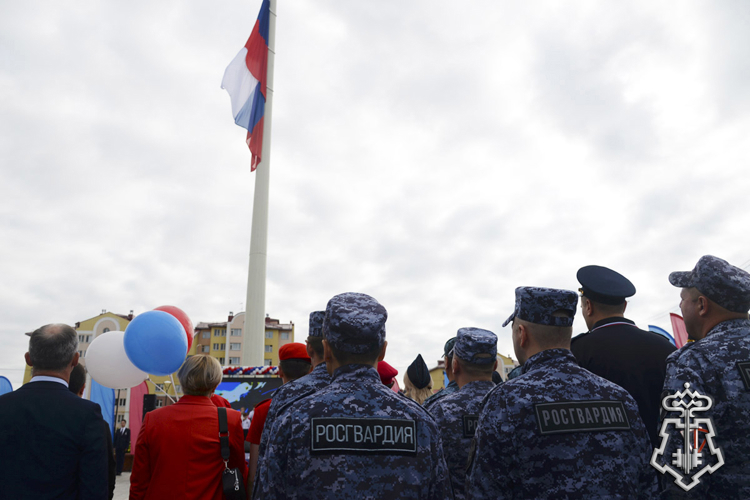 РОСГВАРДИЯ ПРИНЯЛА УЧАСТИЕ В ПРАЗДНОВАНИИ ДНЯ ГОСУДАРСТВЕННОГО ФЛАГА НА ЯМАЛЕ