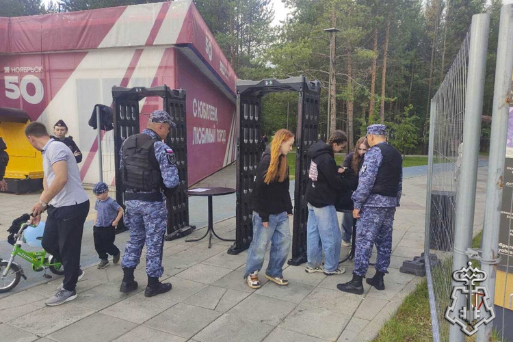 РОСГВАРДИЯ ОБЕСПЕЧИЛА БЕЗОПАСНОСТЬ ПРАЗДНИЧНЫХ И СПОРТИВНЫХ МЕРОПРИЯТИЙ НА ЯМАЛЕ