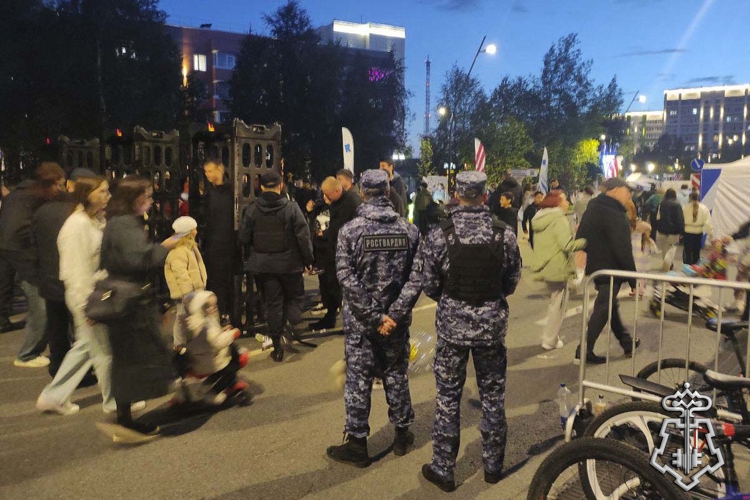 РОСГВАРДИЯ ОБЕСПЕЧИЛА БЕЗОПАСНОСТЬ ПРАЗДНИЧНЫХ И СПОРТИВНЫХ МЕРОПРИЯТИЙ НА ЯМАЛЕ