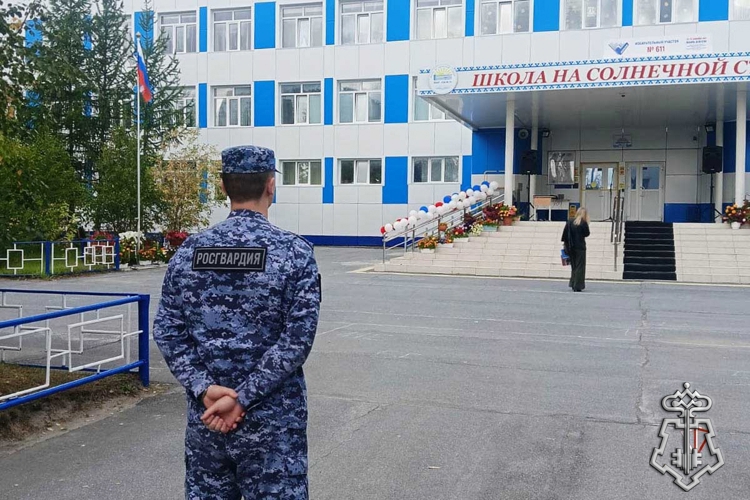 РОСГВАРДИЯ ПРИНЯЛА УЧАСТИЕ В ПРАЗДНИЧНЫХ МЕРОПРИЯТИЯХ КО ДНЮ ЗНАНИЙ НА ЯМАЛЕ