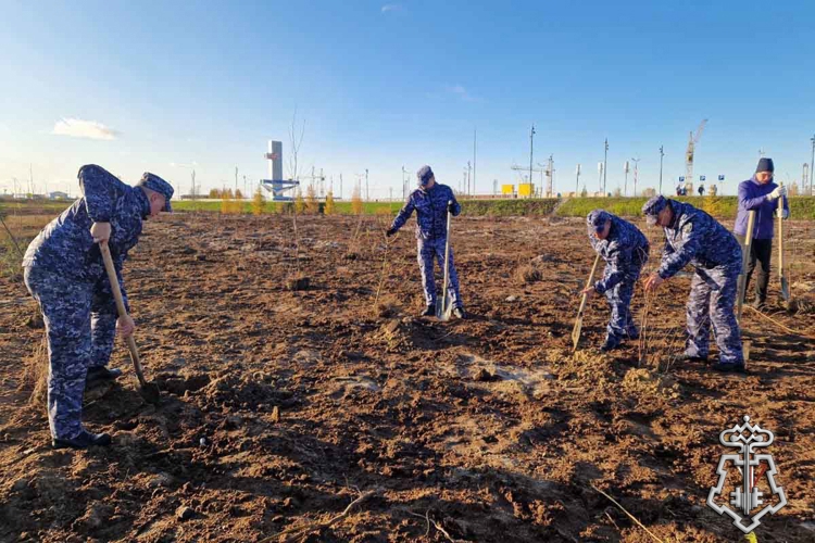 НА ЯМАЛЕ СОТРУДНИКИ РОСГВАРДИИ ЗАЛОЖИЛИ «САД ПАМЯТИ» К 50-ЛЕТИЮ ГОРОДА НОВЫЙ УРЕНГОЙ