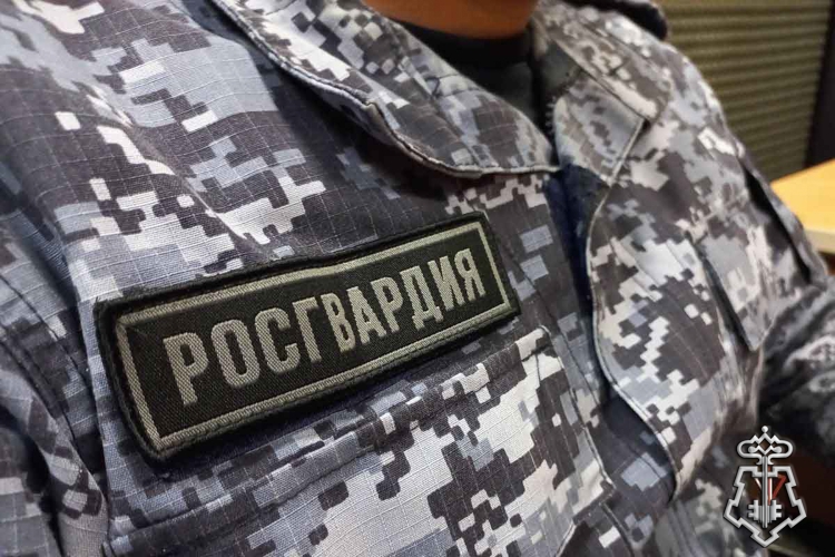 СОТРУДНИКИ РОСГВАРДИИ РАССКАЗАЛИ ЖИТЕЛЯМ САЛЕХАРДА О СЛУЖБЕ ВО ВНЕВЕДОМСТВЕННОЙ ОХРАНЕ