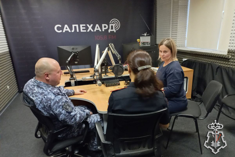 СОТРУДНИКИ РОСГВАРДИИ РАССКАЗАЛИ ЖИТЕЛЯМ САЛЕХАРДА О СЛУЖБЕ ВО ВНЕВЕДОМСТВЕННОЙ ОХРАНЕ