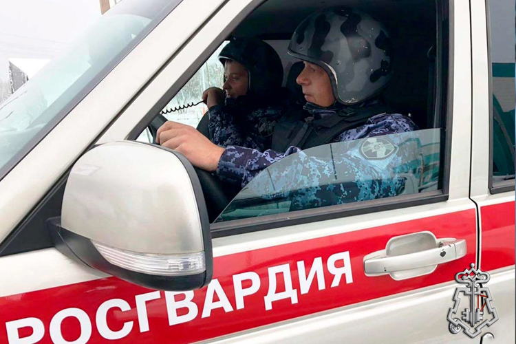 В НОЯБРЬСКЕ ВНЕВЕДОМСТВЕННАЯ ОХРАНА РОСГВАРДИИ ВЗЯЛА ПОД ЗАЩИТУ БРИГАДЫ «СКОРОЙ ПОМОЩИ»