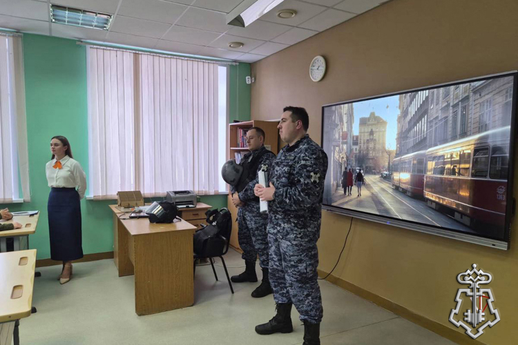 СОТРУДНИКИ РОСГВАРДИИ РАССКАЗАЛИ ЯМАЛЬСКИМ СТУДЕНТАМ О СЛУЖБЕ В ВОЙСКАХ НАЦИОНАЛЬНОЙ ГВАРДИИ