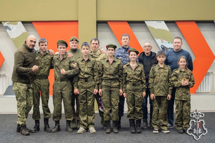 РОСГВАРДИЯ НА ЯМАЛЕ ПРОВЕЛА ДЛЯ ПОДШЕФНОЙ МОЛОДЕЖИ ИСПЫТАНИЯ НА ЗЕЛЕНЫЙ БЕРЕТ