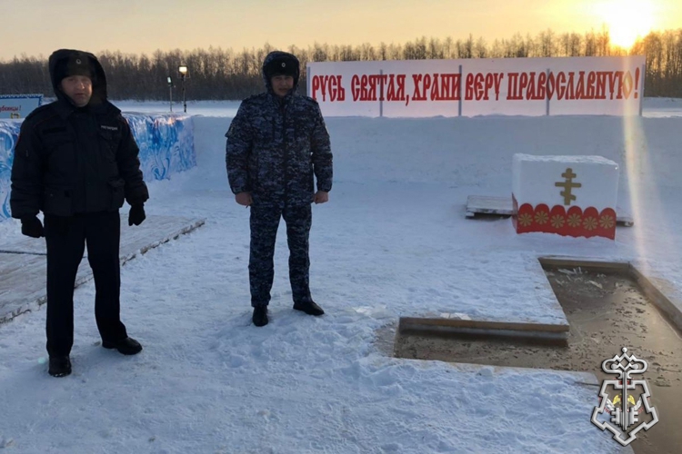 РОСГВАРДИЯ ОБЕСПЕЧИЛА ОХРАНУ ОБЩЕСТВЕННОГО ПОРЯДКА ВО ВРЕМЯ КРЕЩЕНСКИХ БОГОСЛУЖЕНИЙ НА ЯМАЛЕ